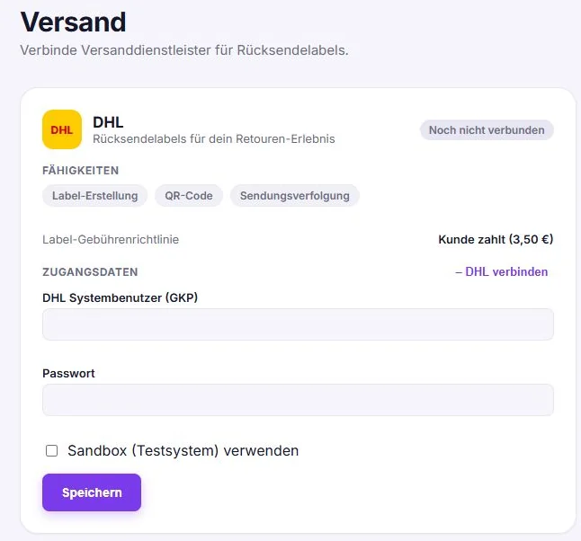 Ausschnitt der Seite Versand: DHL-Karte mit den Fähigkeiten Label-Erstellung, QR-Code und Sendungsverfolgung, Label-Gebührenrichtlinie, Zugangsdaten mit DHL Systembenutzer (GKP), Passwort, Sandbox-Option und Speichern